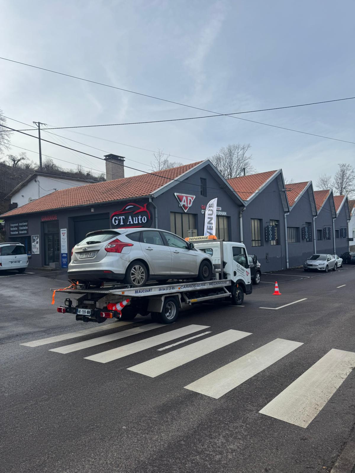 Plateau de remorquage GT Auto en action